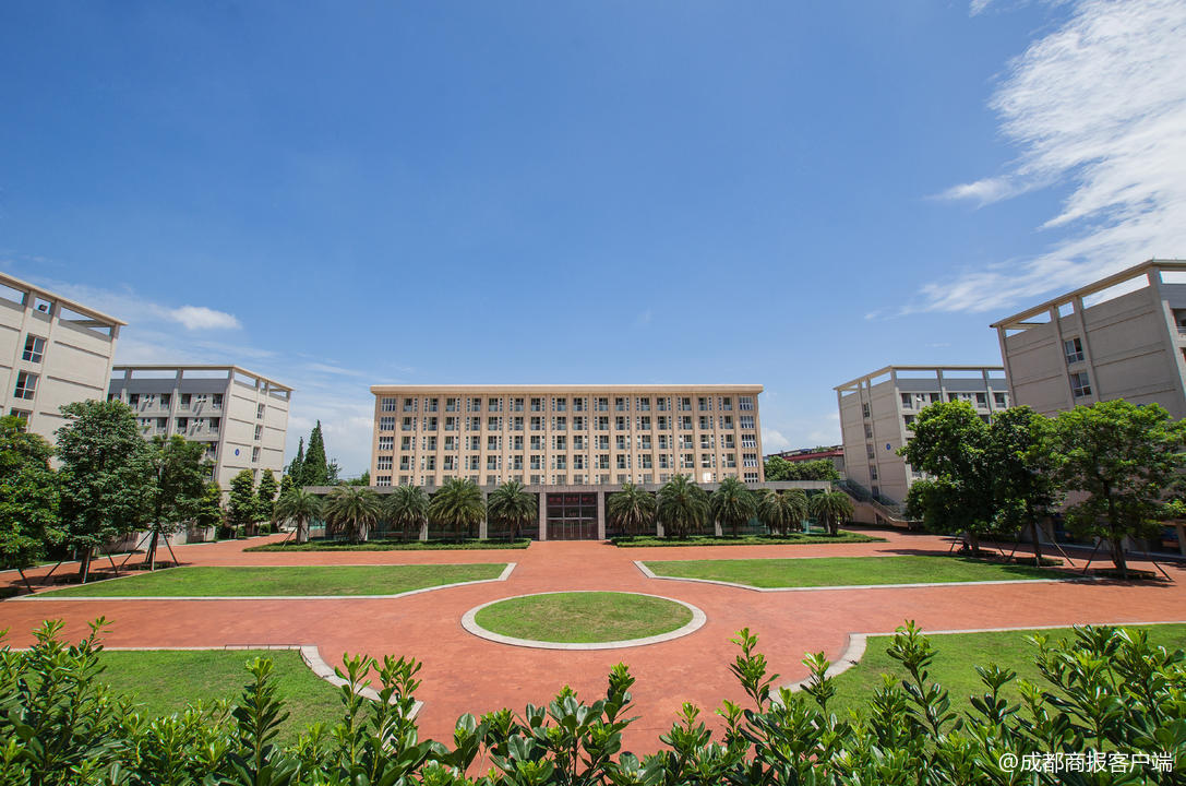 川大锦江学院23日-25日举行校园开放日,现场解答考生报考疑问