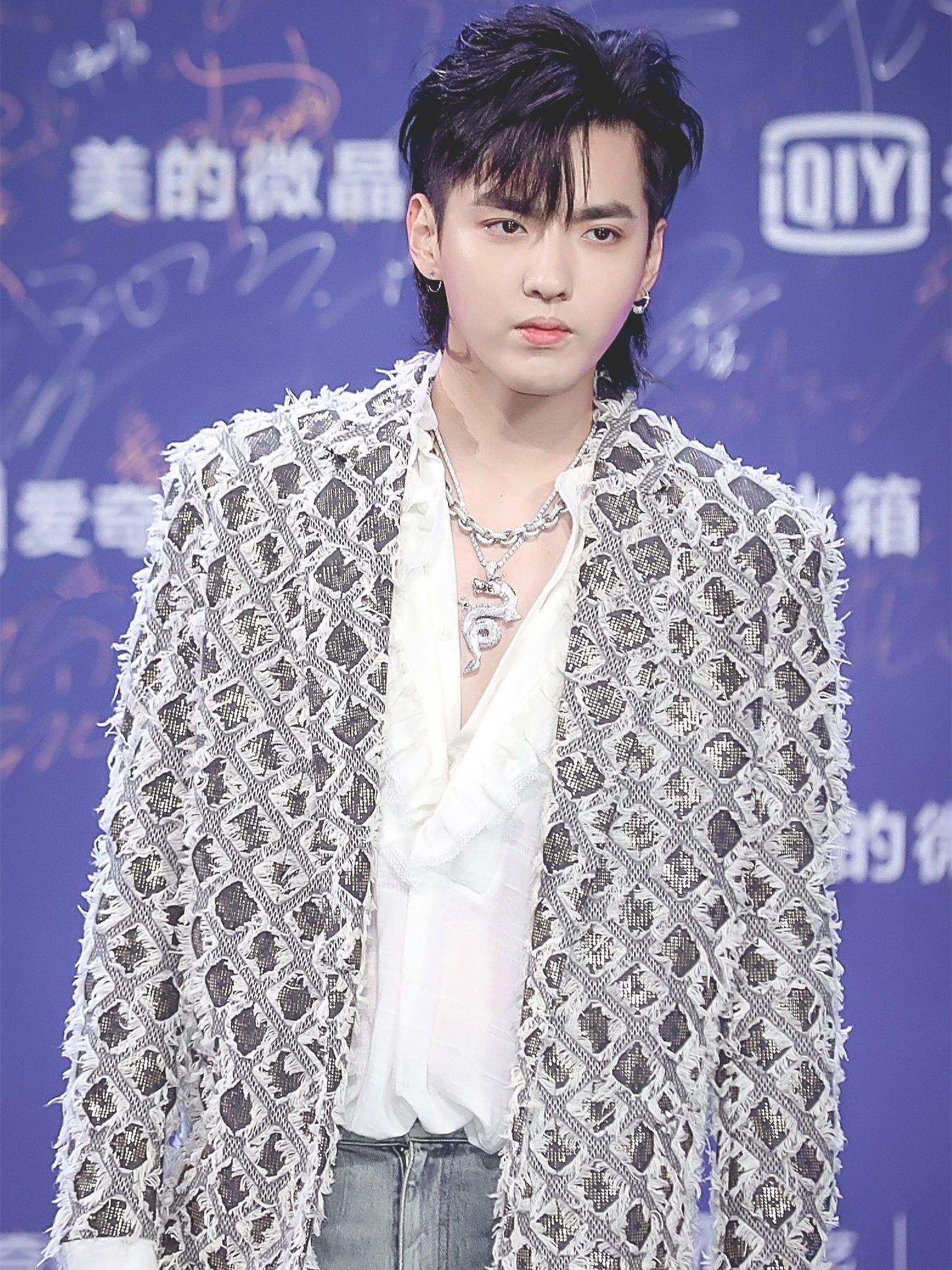 吴亦凡神仙颜值:本以为他穿西装已经帅炸了,但他古装造型太惊艳