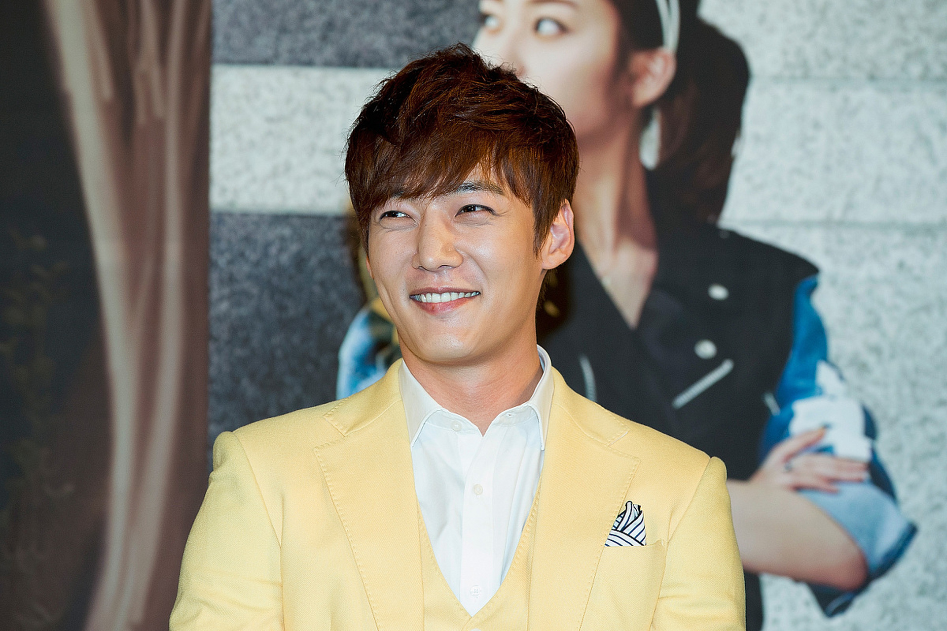 作为一位公众人物,朴有天的恋情一直备受关注.