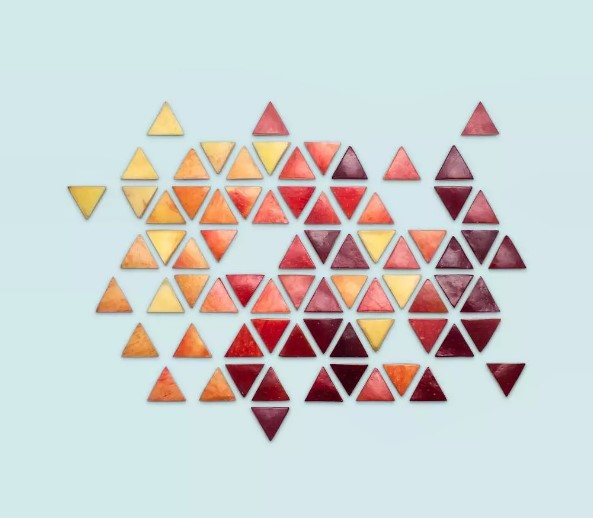 按照规律的几何切割出来,摆成极具艺术感的图形 转载自百家号作者:芳