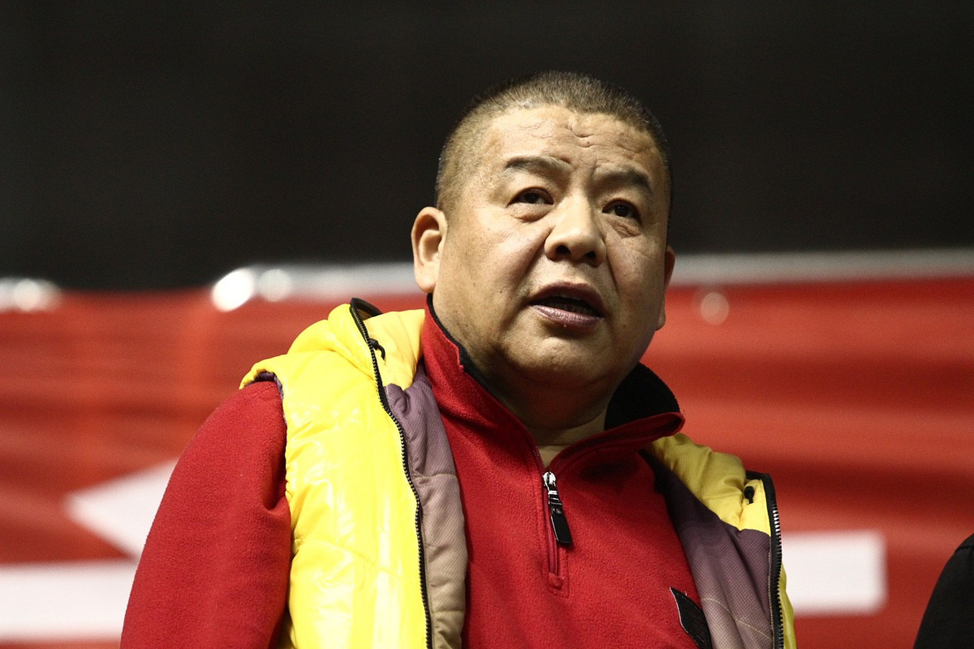 2023年9月18日,演员刘金在王府井苹果专卖店门口怒摔了自己的iphone