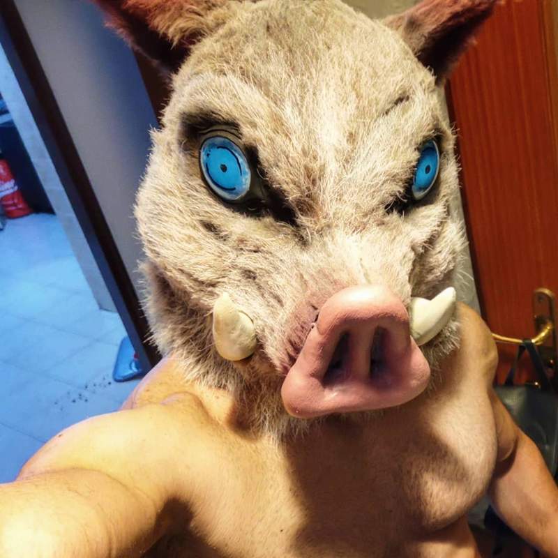 鬼灭之刃猪突猛进cosplay,完美身材加上猪头套的模样还原度100%