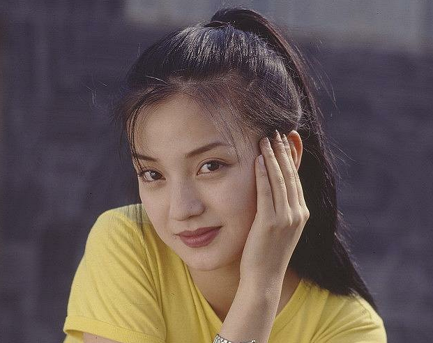 10年前赵薇有多火?广告中曾是背景板的明星,如今全是一线巨星
