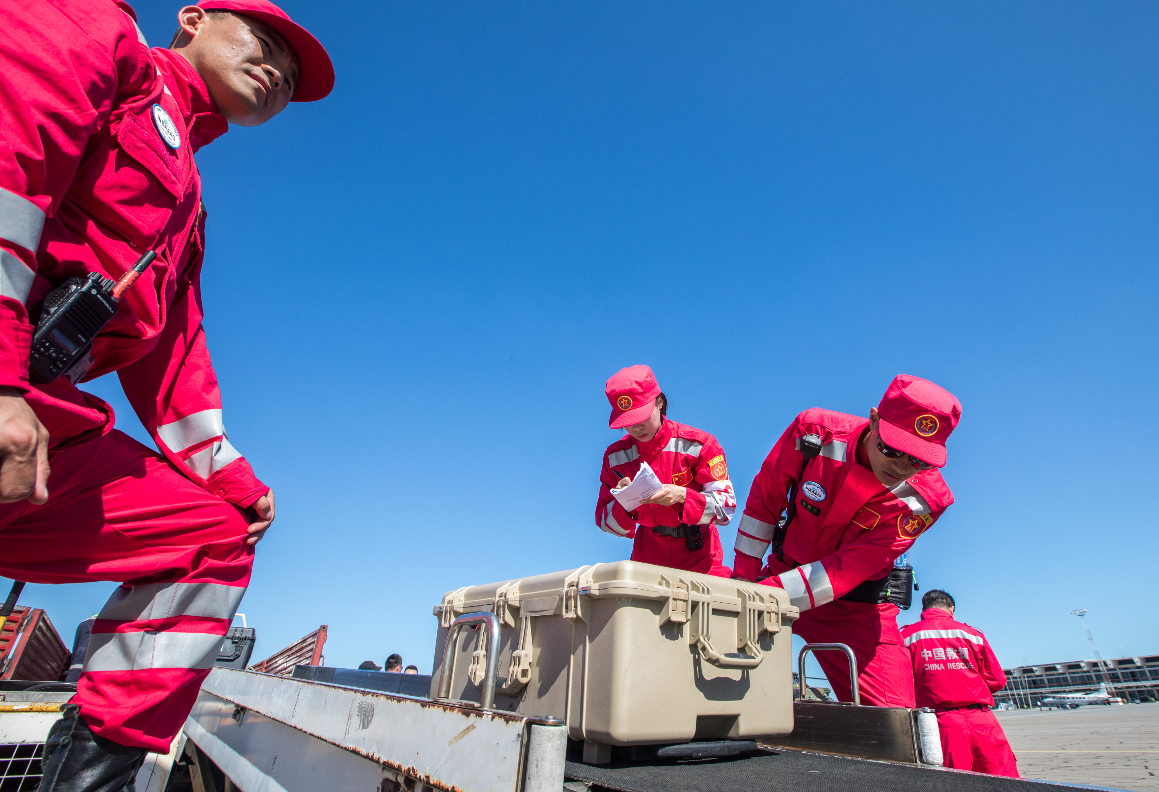 中国救援队抵达莫桑比克灾区(1)