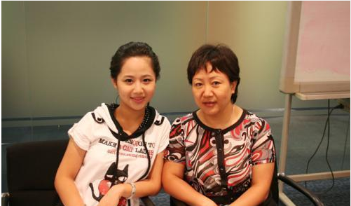 杨紫和父母合照曝光,原来爸妈长这样,网友:遗传基因真好