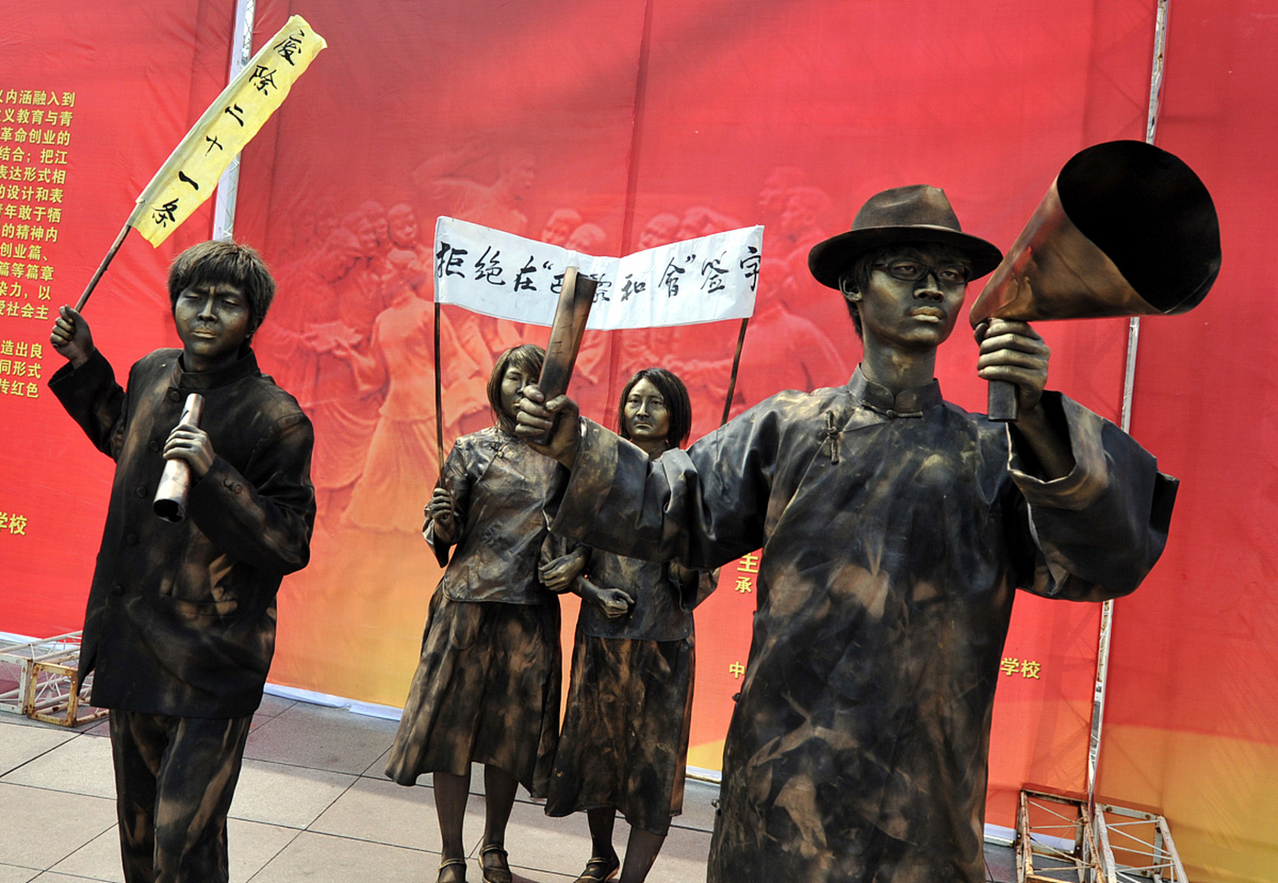 这个纪念日是为了纪念发生在1925年5月30日的五卅惨案,当时上海爆发了