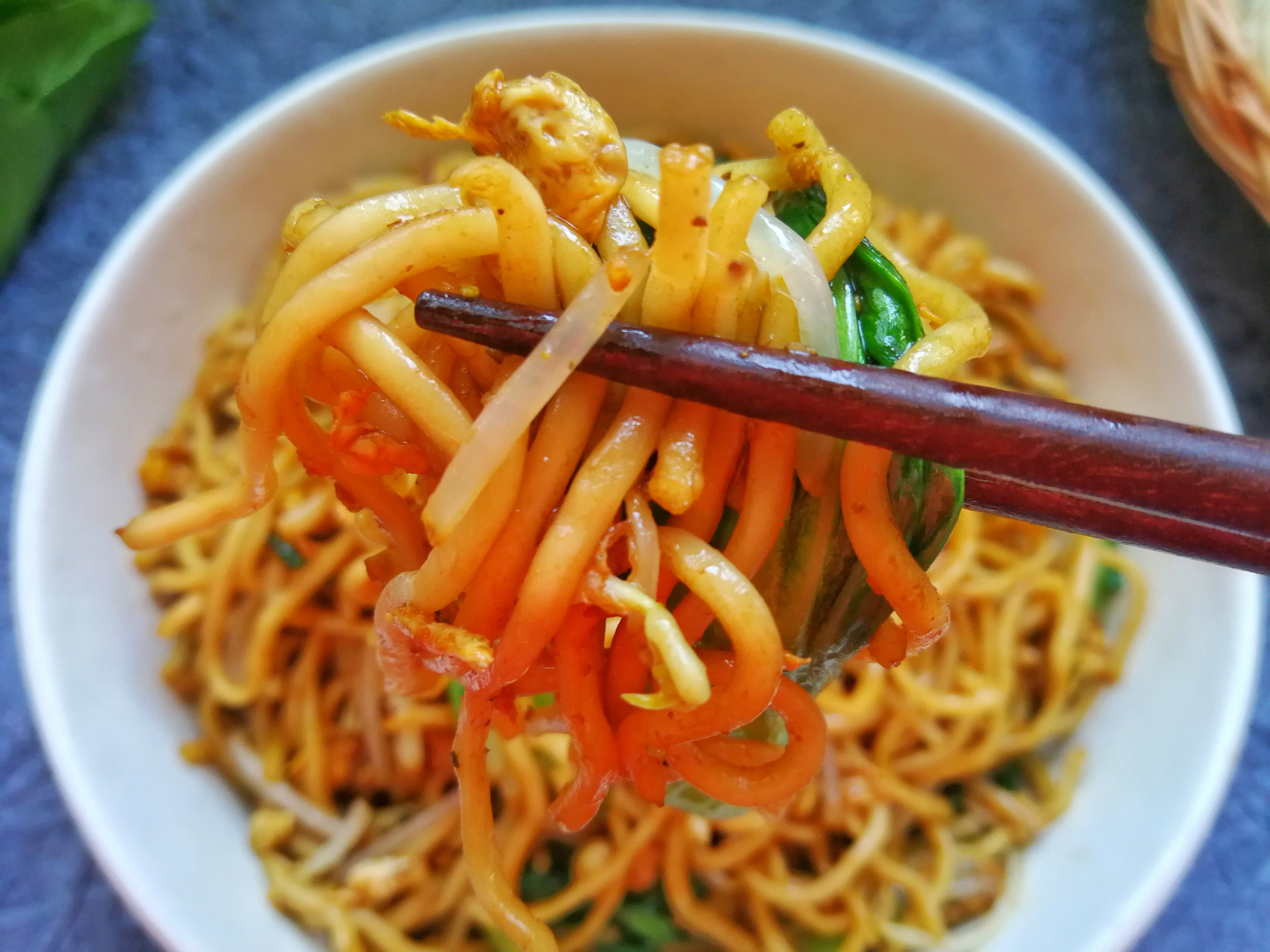 路边炒面8块钱一份,自己在家炒一大锅,成本不足5块钱,好吃实惠