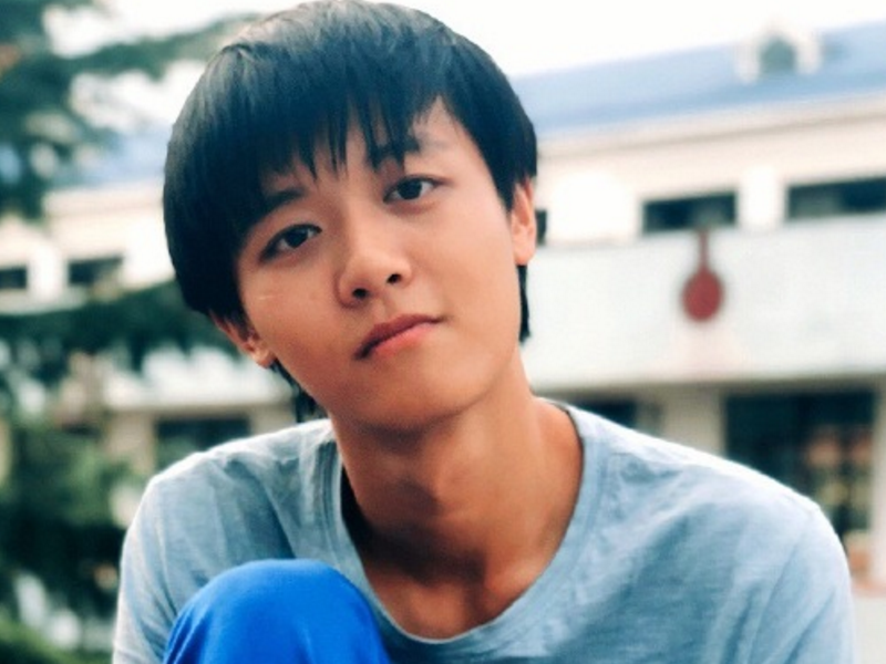记得《无敌三脚猫》中的董行吗?19岁近照男神范儿十足,让人沦陷