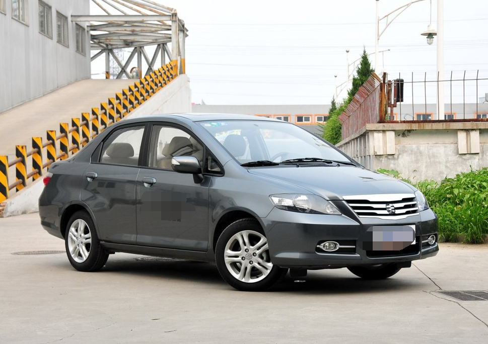 内饰算不上高大上,也称不上简单耐看的那种的,大家