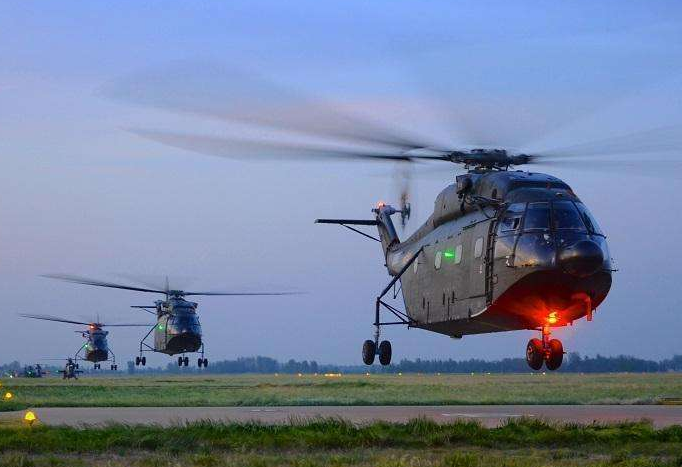 可以看出的是,这款"直8l宽体武装运输直升机"在实际的用途中,因为宽大