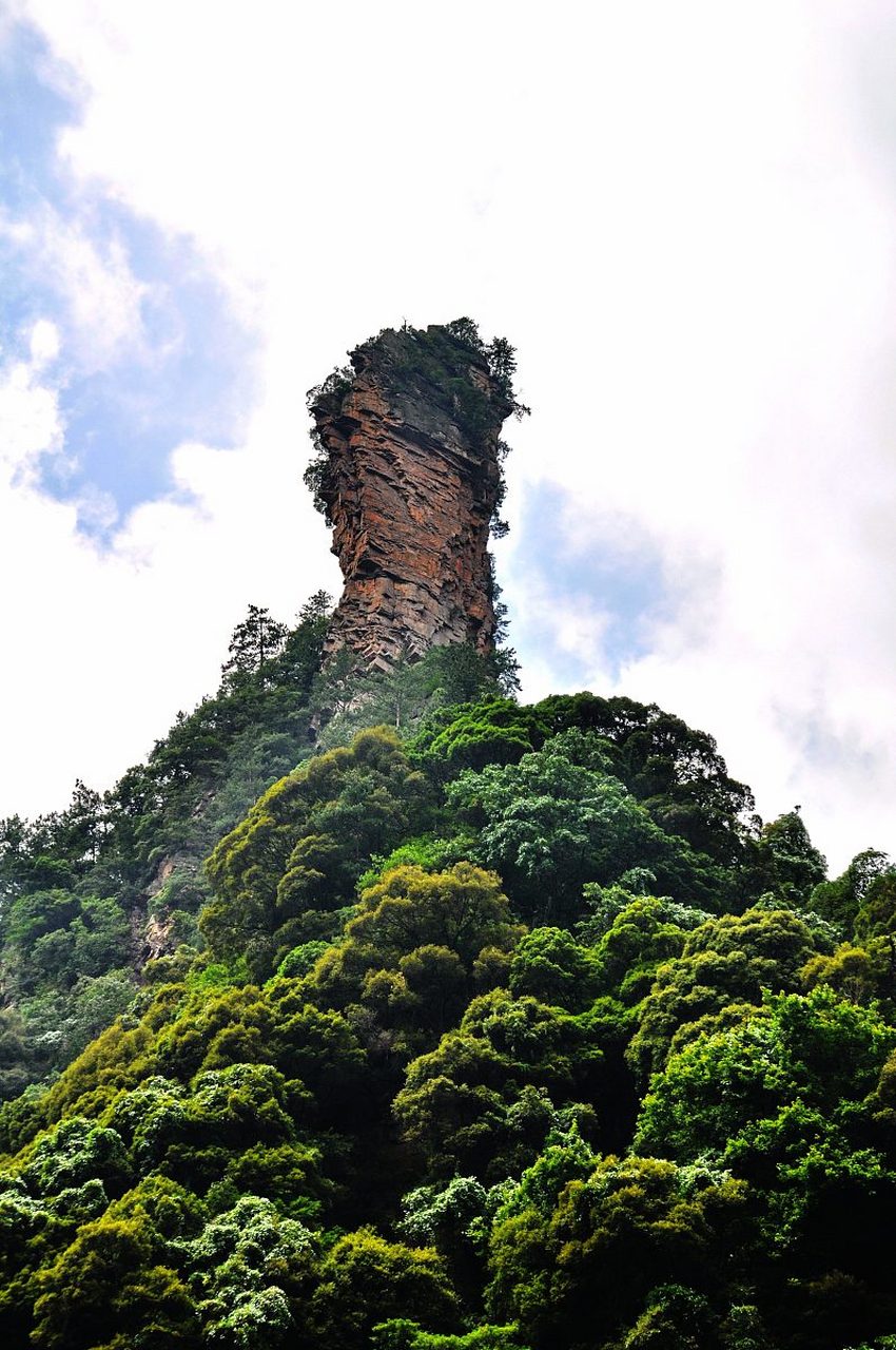 石柱县万寿山,传说中的男女石柱,一个关于爱情而又凄美的传说,图片中