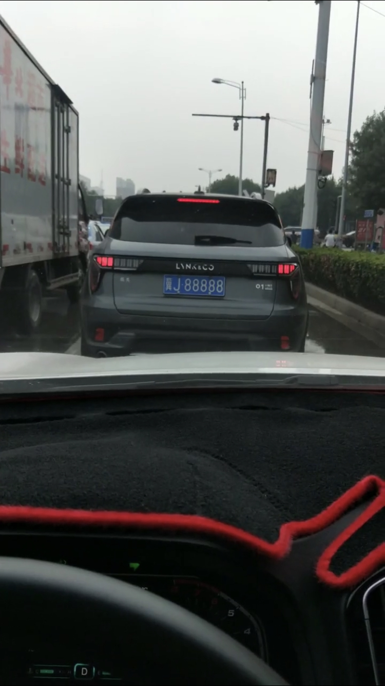 偶遇价值12万的车挂着河北冀j88888车牌照,车主真是个低调的人啊