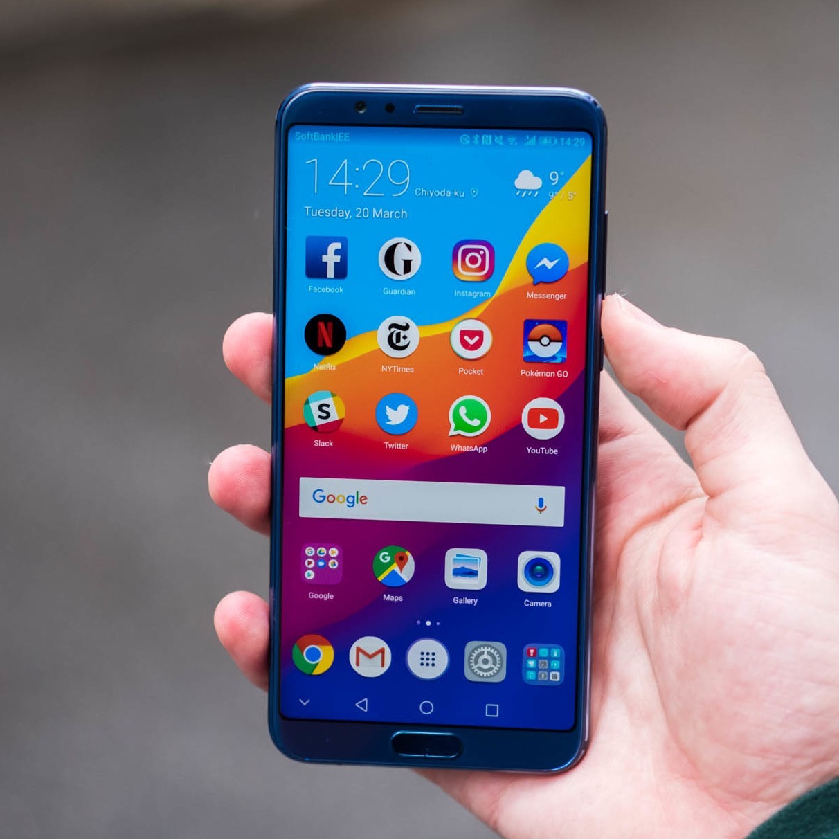 honor view 10 review: huawei takes on oneplus