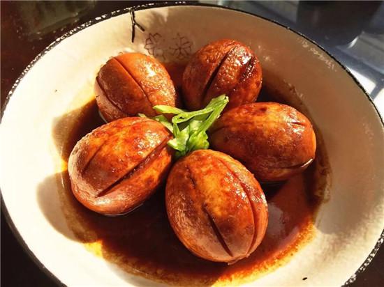 苏波汤是一道极具特色的俄式菜肴,但是却深受东北人民的喜爱.