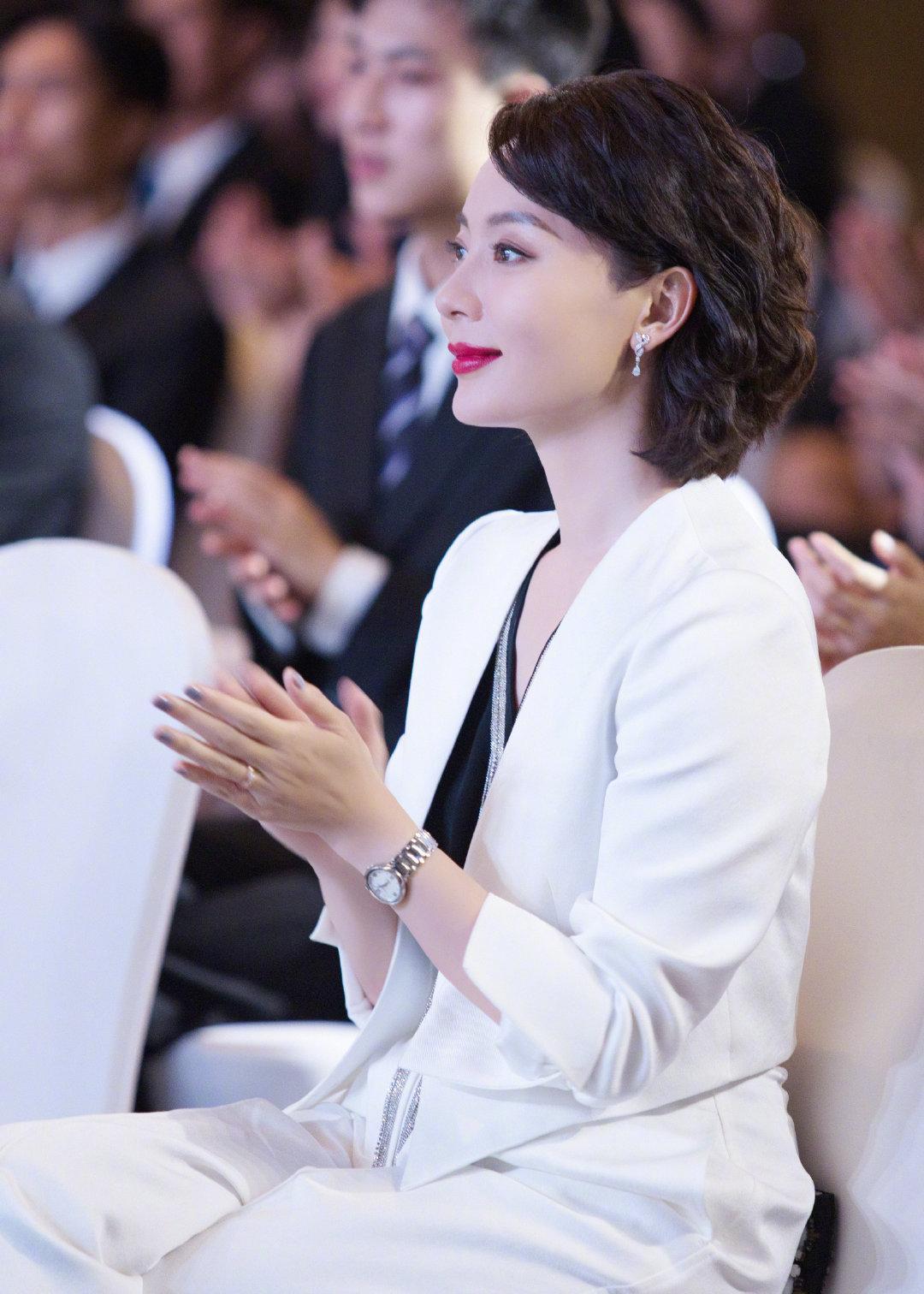 《完美关系》陈数演绎职场女性,精英范穿搭干练有型,御姐在线!