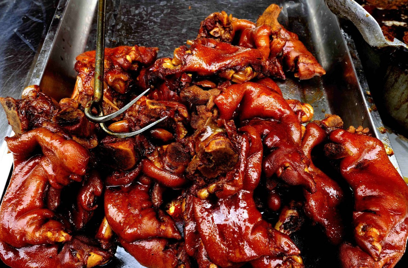 你一定要吃的味道——贵州青岩卤猪脚,又称为"状元蹄"