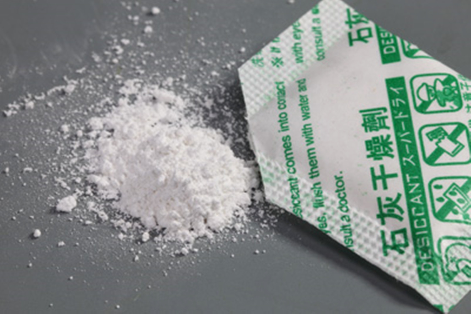 3岁小孩误食干燥剂,幸亏奶奶急救到位,这种"危险物"家家有