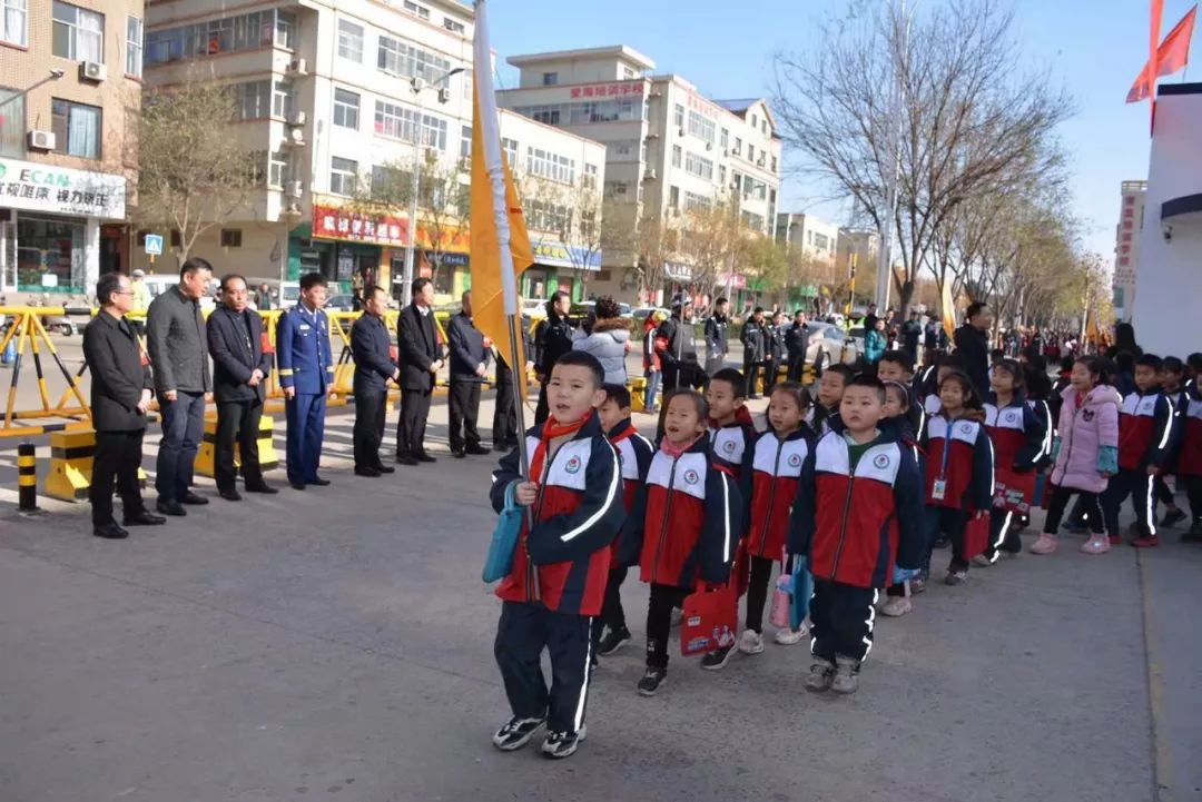 河津副市长郝长安带队开展护学岗宣传活动