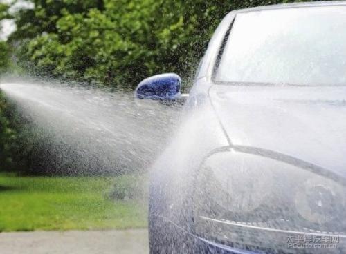 因为下雨很少洗车?别这样,那会伤车的