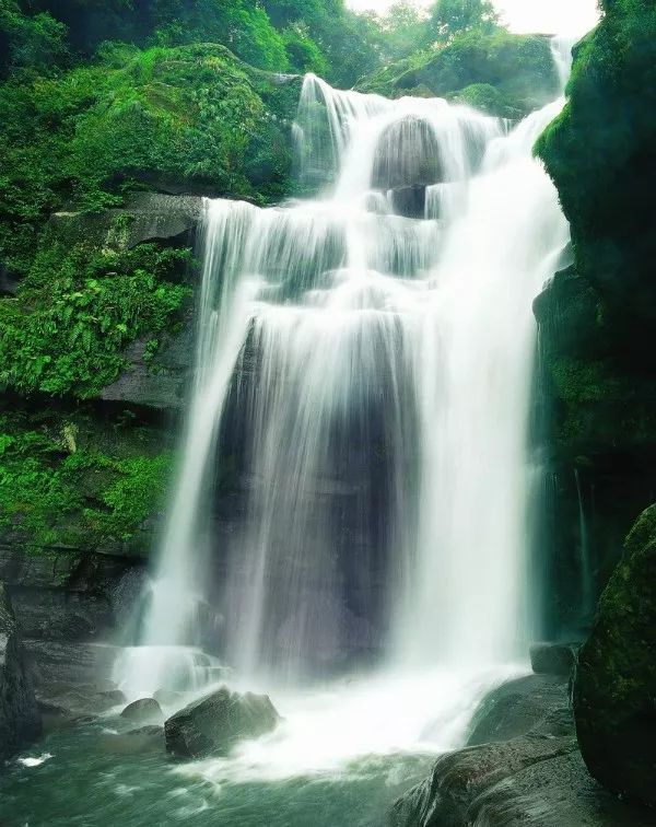 赤峰敖汉响水玉瀑:瀑布半天上,飞响落人间