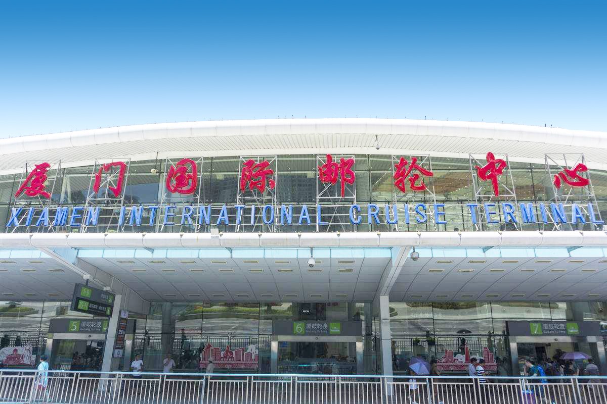 邮轮中心厦鼓码头是白天(07:10 — 17:30)这段时间游客去鼓浪屿必去的