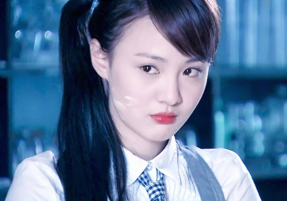 从2009年,郑爽出演偶像剧《一起来看流星雨》女主角楚雨荨开始,我就