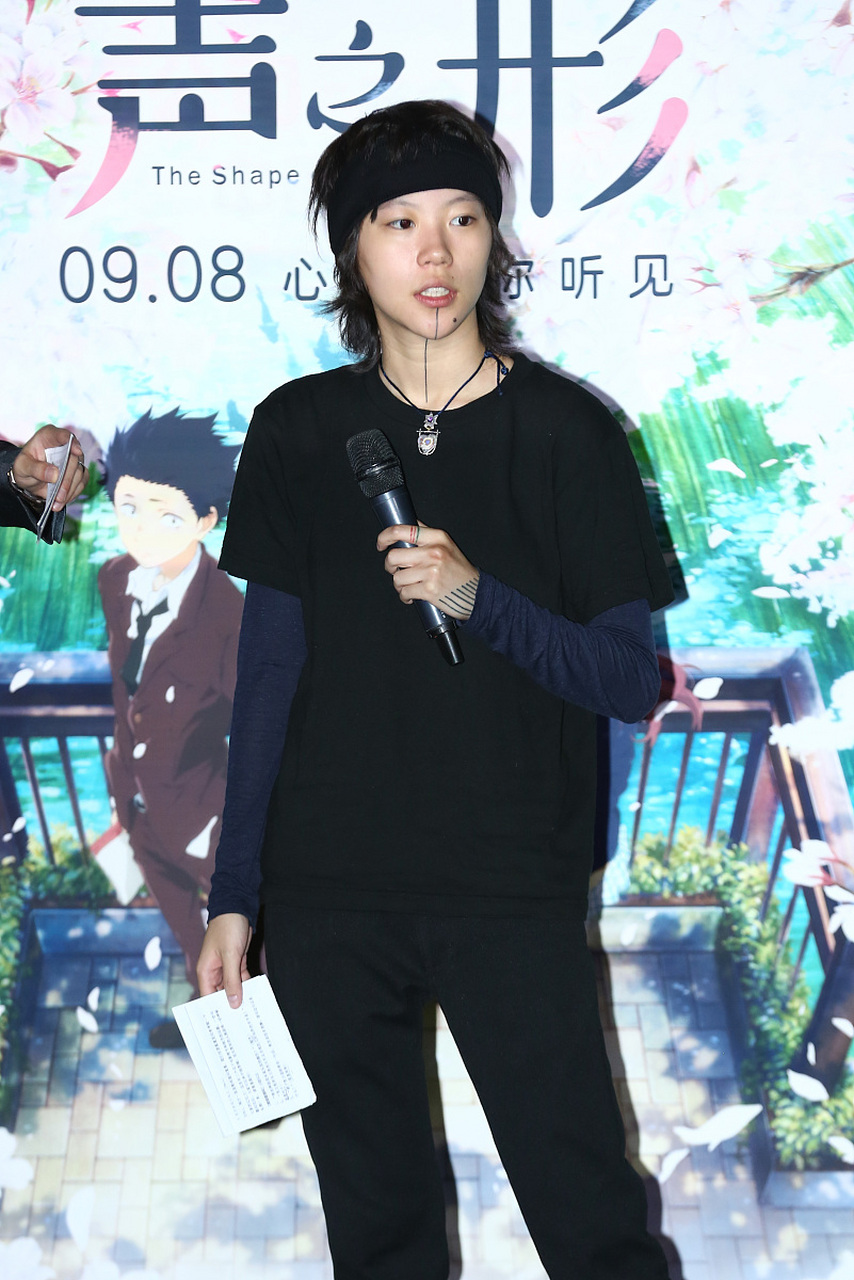 4月8日,网上一组窦靖童最新杂志照,引发热议.