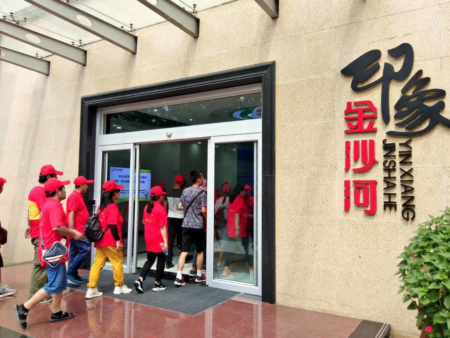 沙河市委书记刘果芳在该市玻璃加工企业现场交流会上这么说