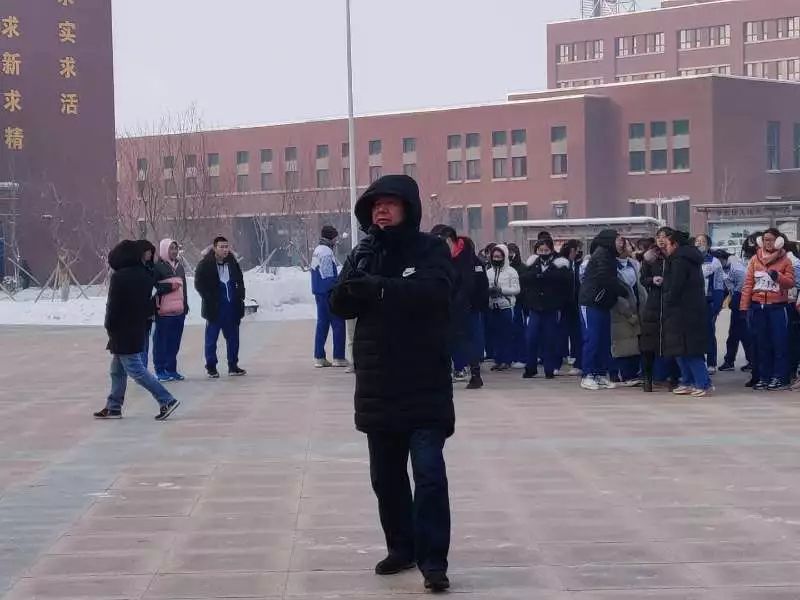 携手冬季长跑,共创温暖校园——兵团二中金科实验中学