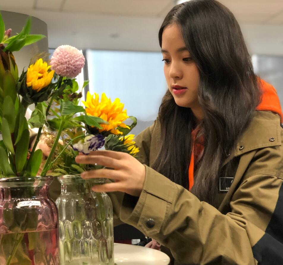 欧阳娜娜,出生于台湾省台北市,华语影视女演员,大提琴演奏者,出道以来