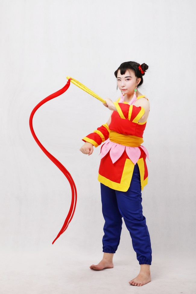 美女cos小哪吒,是不是有点可爱?