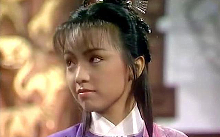 1986年港版的《倚天屠龙记》,邓萃雯饰演周芷若,张无忌是由梁朝伟饰演