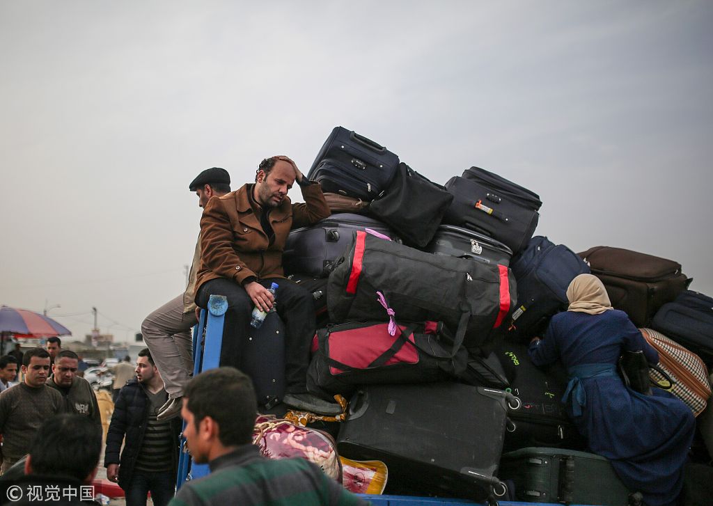 埃及政府再度开放拉法口岸 排队场面堪比春运