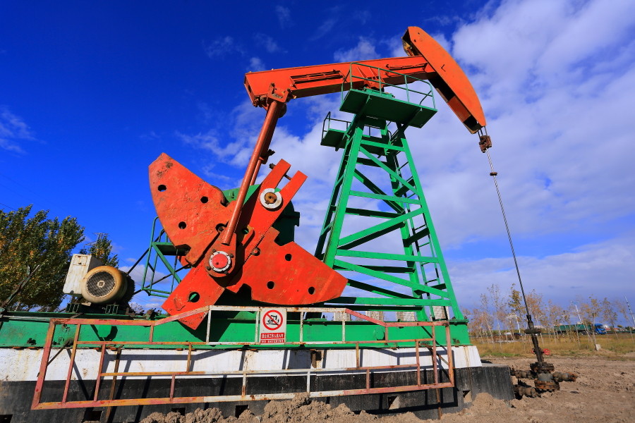 "磕头机"磕一次头,到底能抽出多少石油?看完你就知道了