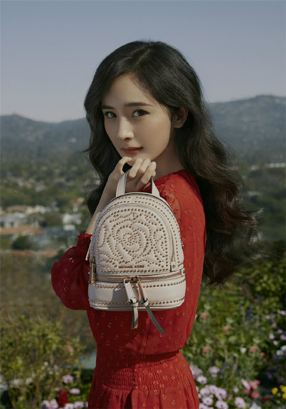 今天的大幂幂绝对少女感十足,一看就让人心动的甜美妹妹啊!