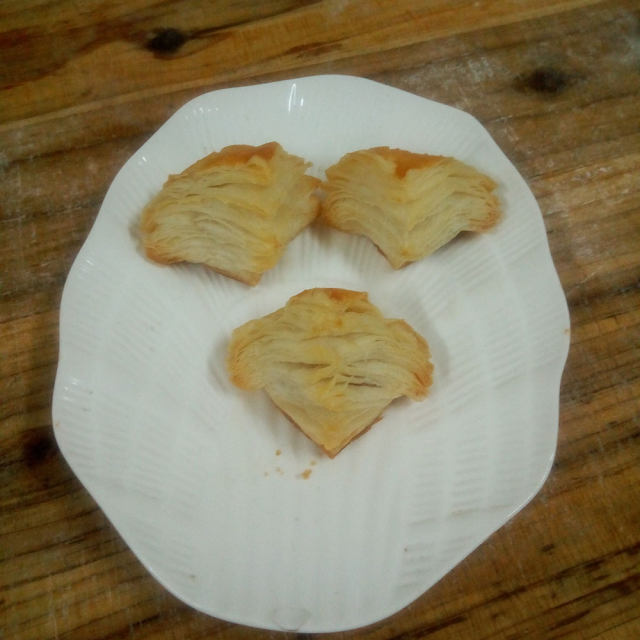 三角酥,成品层次清晰,入口即化,香得掉渣