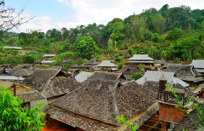 糯干古寨位于云南省普洱市澜沧县惠民乡景迈村,坐落在中国最美茶山