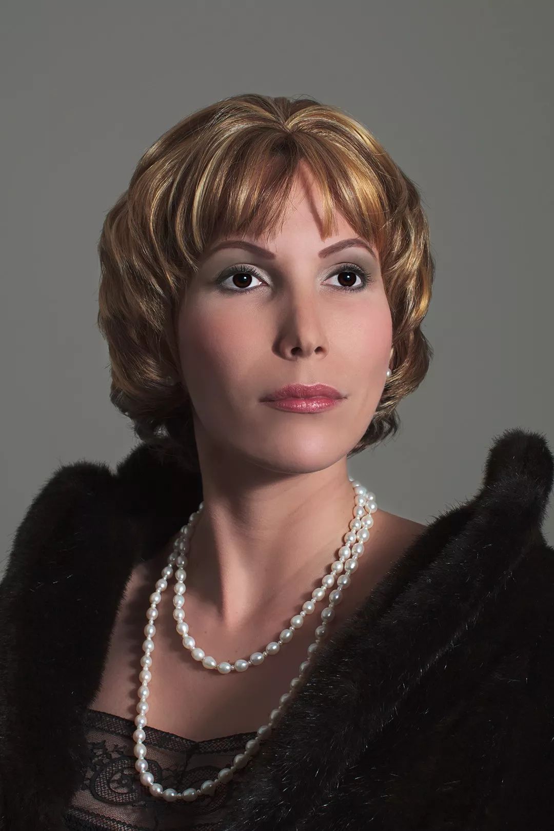 把"角色扮演"照片上传社交媒体,她获得国际摄影大奖