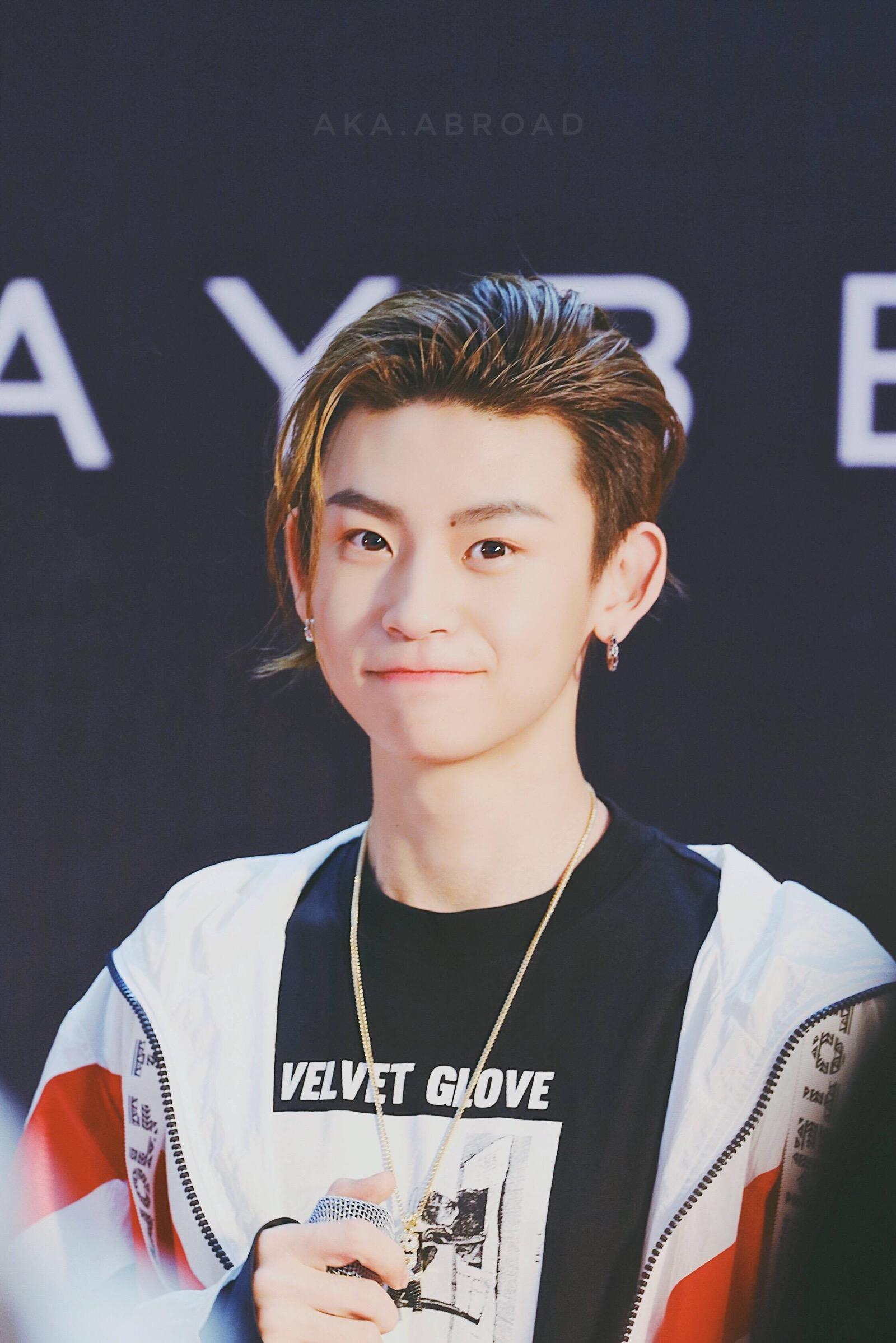 小鬼王琳凯的女友被曝光,粉丝脱粉回踩,网友:惹谁都别惹粉丝!