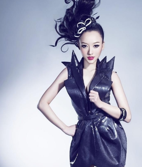 程欣,11月11日出生于安徽省芜湖市,中国内地女歌手.