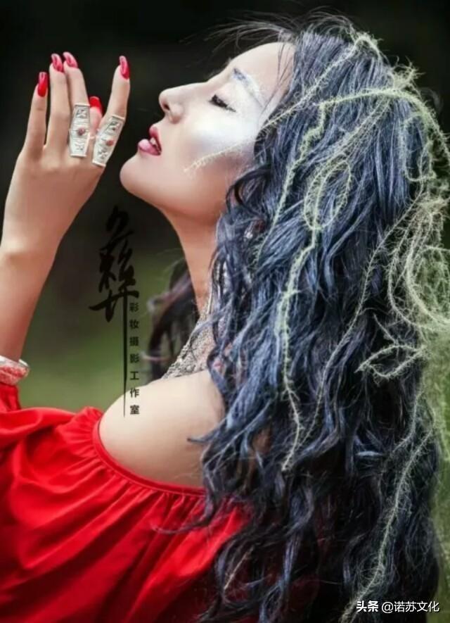 彝族女歌手著名歌手海来阿卓