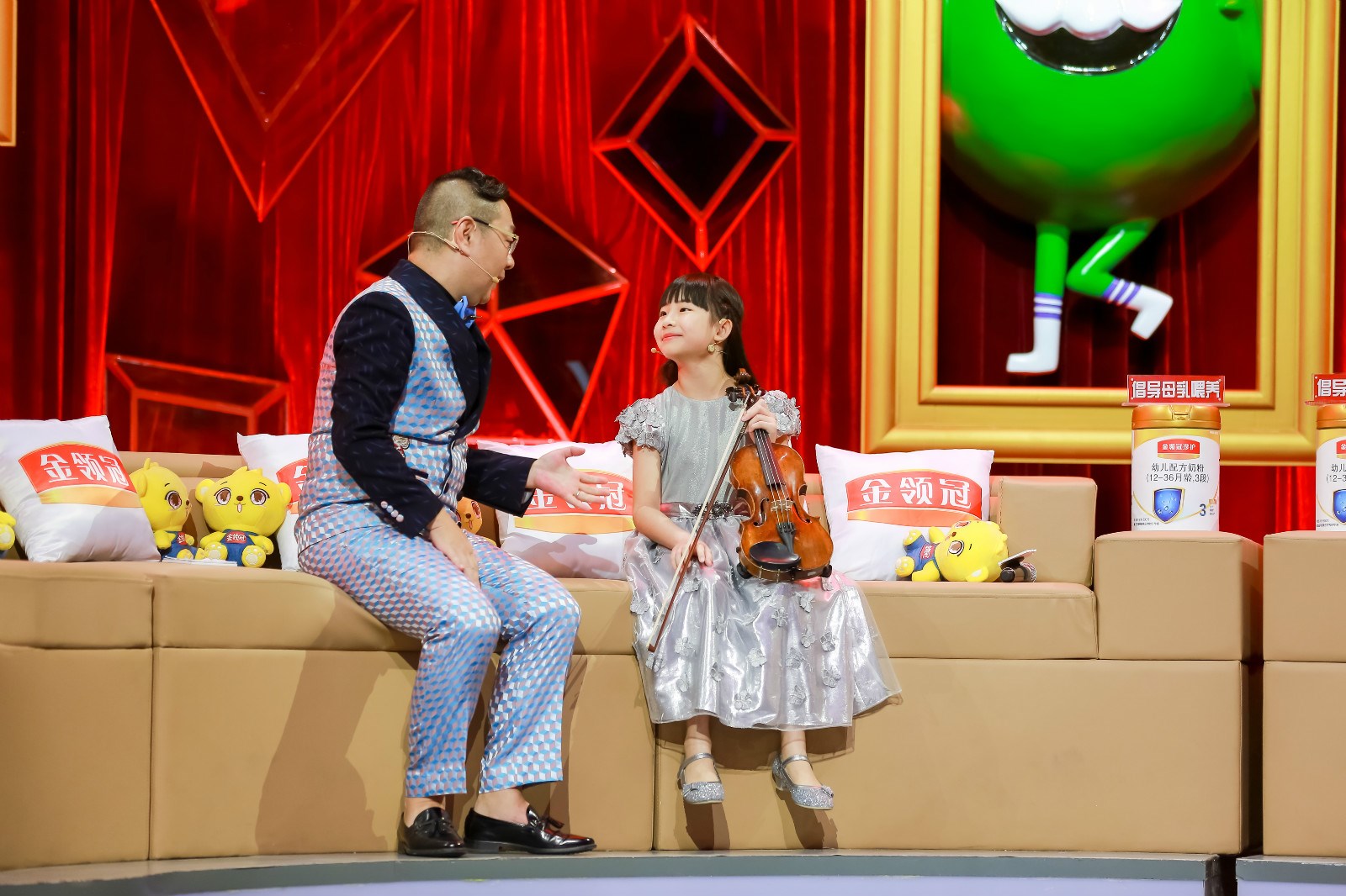 《了不起的孩子》张绍刚尽显"吃货"本色,冉莹颖称其"瓜娃子"!