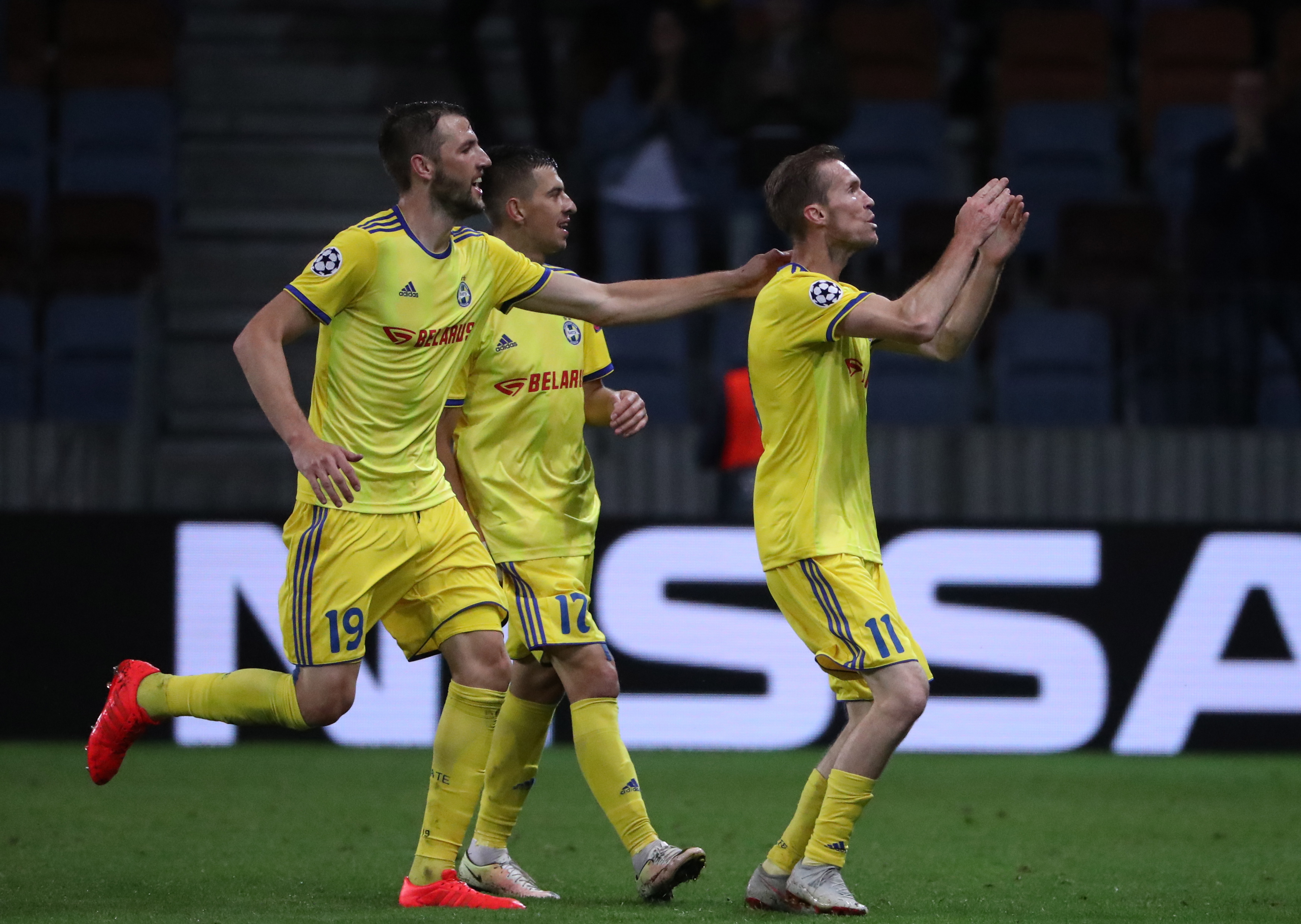 足球——欧冠资格赛:埃因霍温胜鲍里索夫(13)