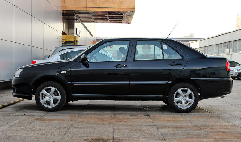 奇瑞汽车-旗云2的外观是很吸引小编的一个点,简单,不犀利,不张扬,大气