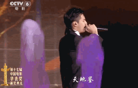 吴亦凡与佟丽娅同台!但目光都集中在佟身上,可吴唱得也好听啊