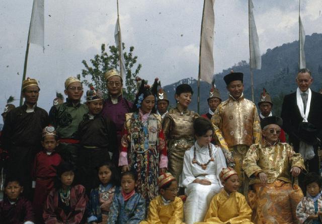 锡金末代国王结婚珍贵彩照:王室身穿清朝服饰,末代王后是美国人