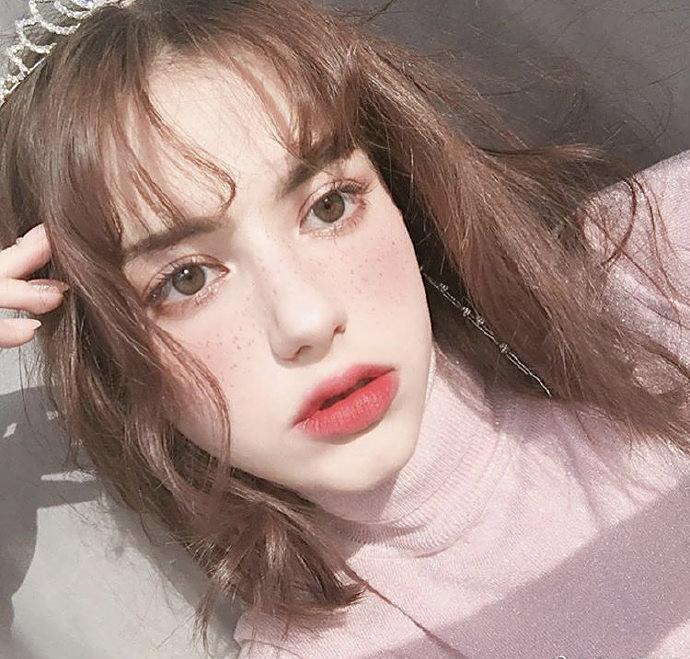 俄罗斯蜜桃女孩anna primak的神仙自拍,连素颜都这么好看