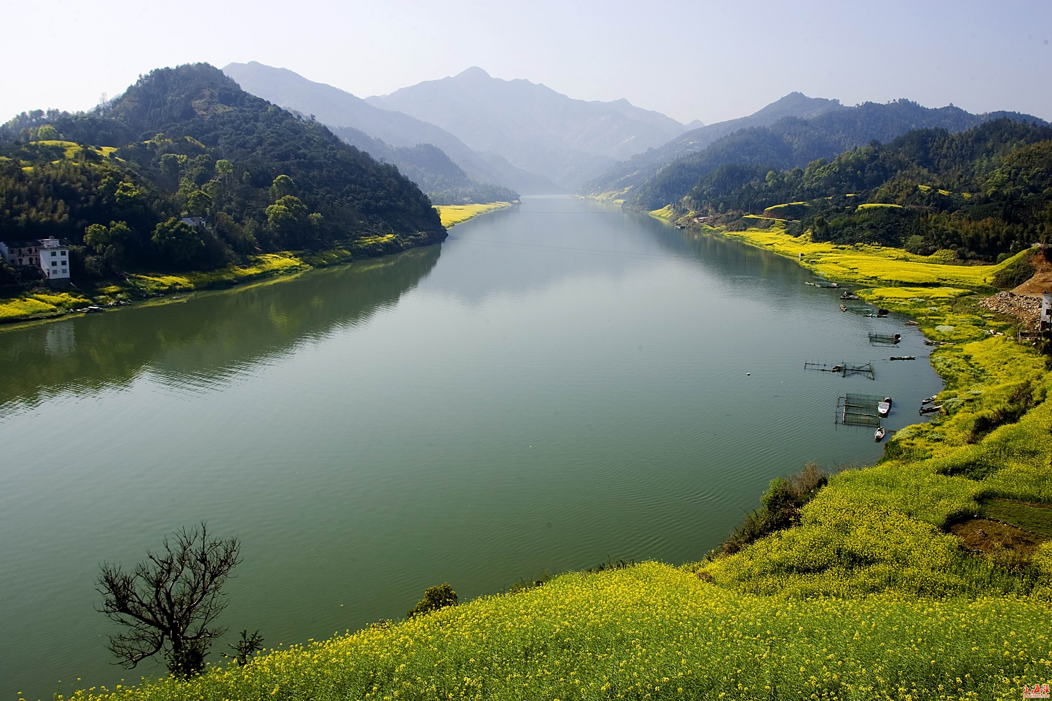浙江地区当中拥有着一处山水画卷,也是一处拥有着烟火