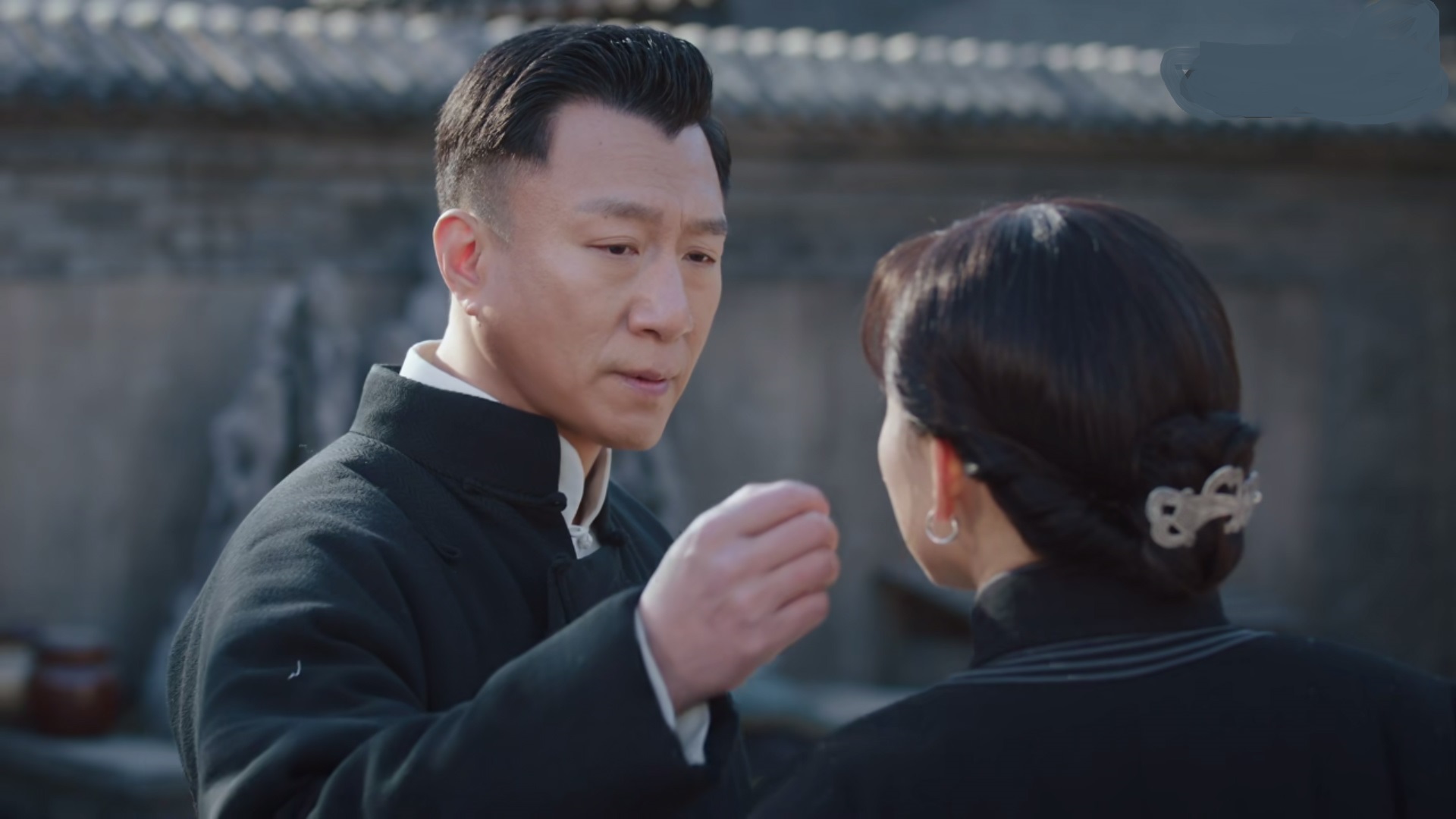 揭秘《新世界》三大未解之谜,骆驼盆栽有深意,孙红雷复活最神秘