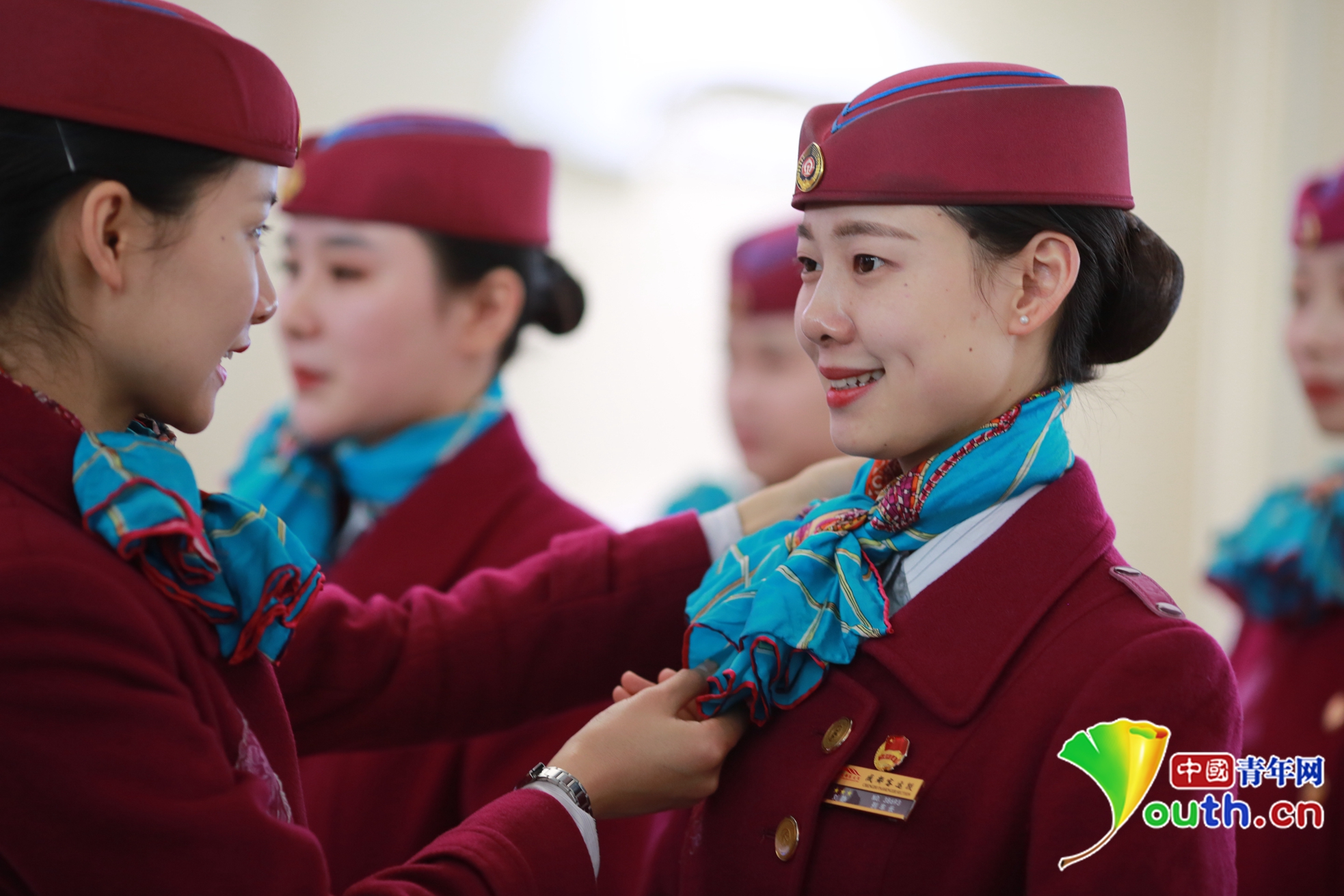 动妹们正在整理仪容